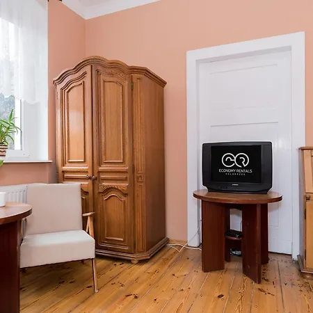 Economy Apartament Z Ogrodem W Centrum