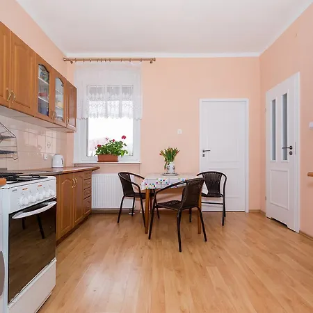 Economy Apartament Z Ogrodem W Centrum